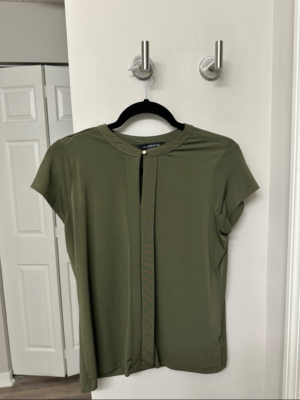Liz Claiborne Olive Green Short Sleeve Pleated Front Top